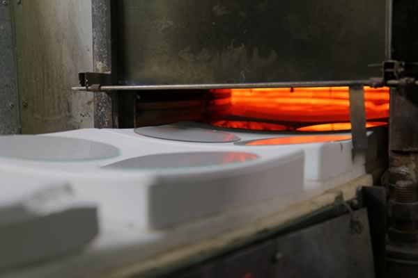 Handheld glass drying light